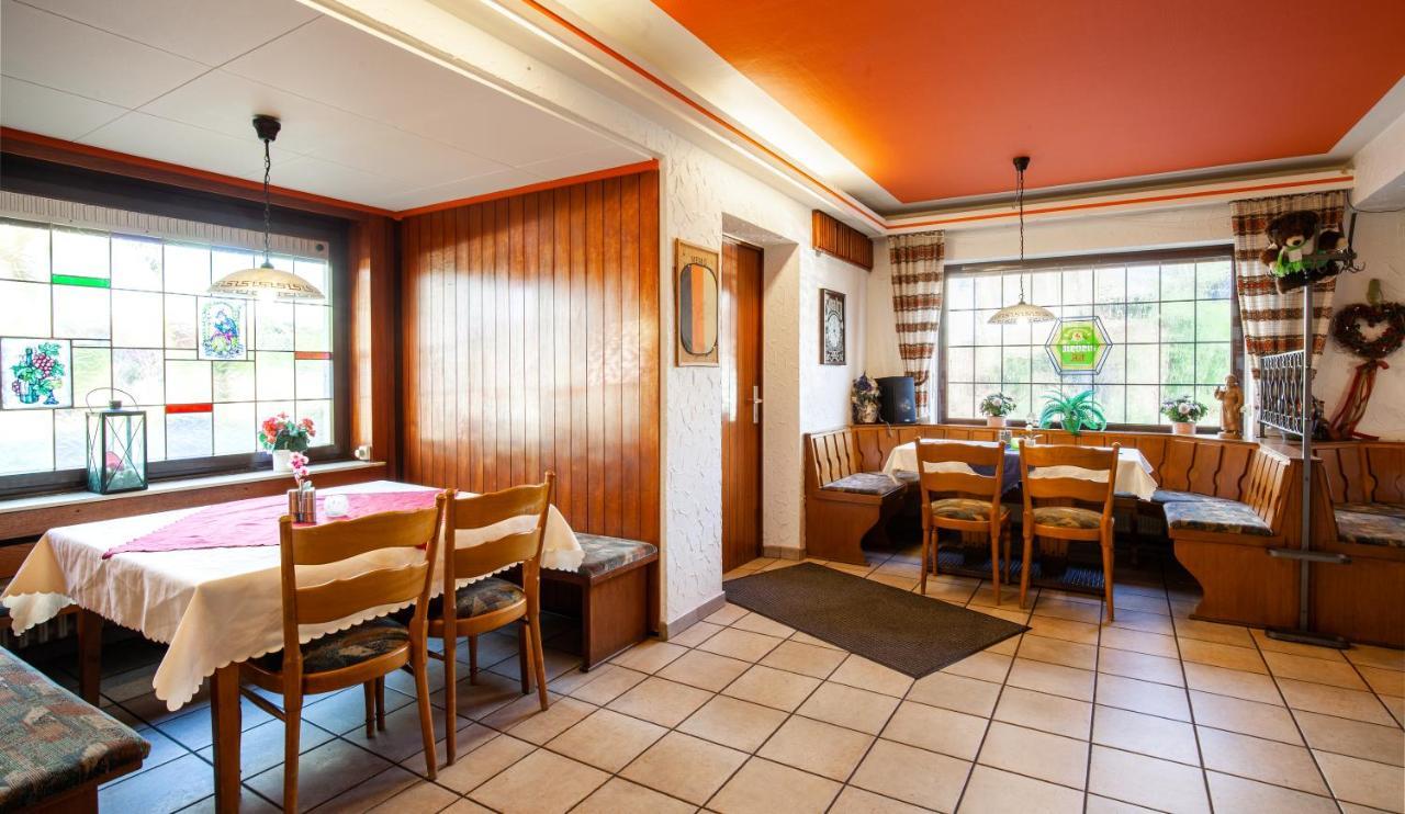 בוכולט Hotel Schwung מראה חיצוני תמונה